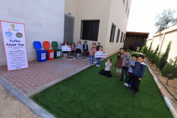 أصدقاء بلا حدود وجامعة القدس المفتوحة - محافظة الوسطى تنفذان مبادرة بيئية بعنوان " نحو بيئة جميلة"